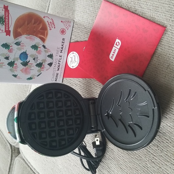 NEW! Dash Tree Mini Waffle Maker, Christmas Tree Waffles Winter - Picture 2 of 6